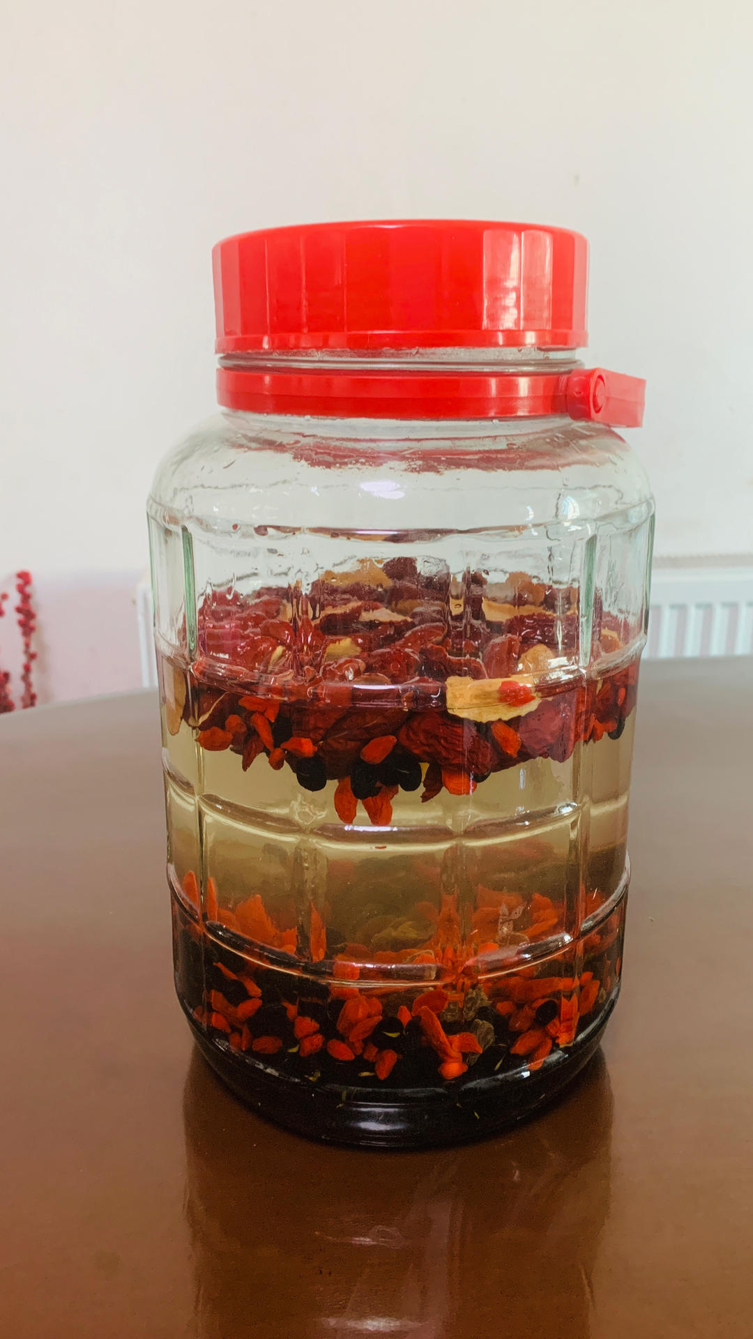 红枣黑豆桂圆枸杞酒