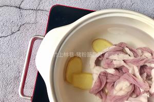 猪粉肠酸菜汤的做法 步骤4