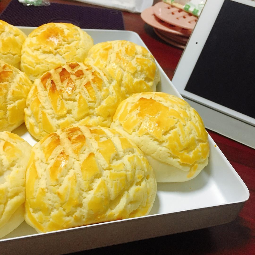 好吃到炸裂的港式菠萝包（附带制作酥皮的小视频）