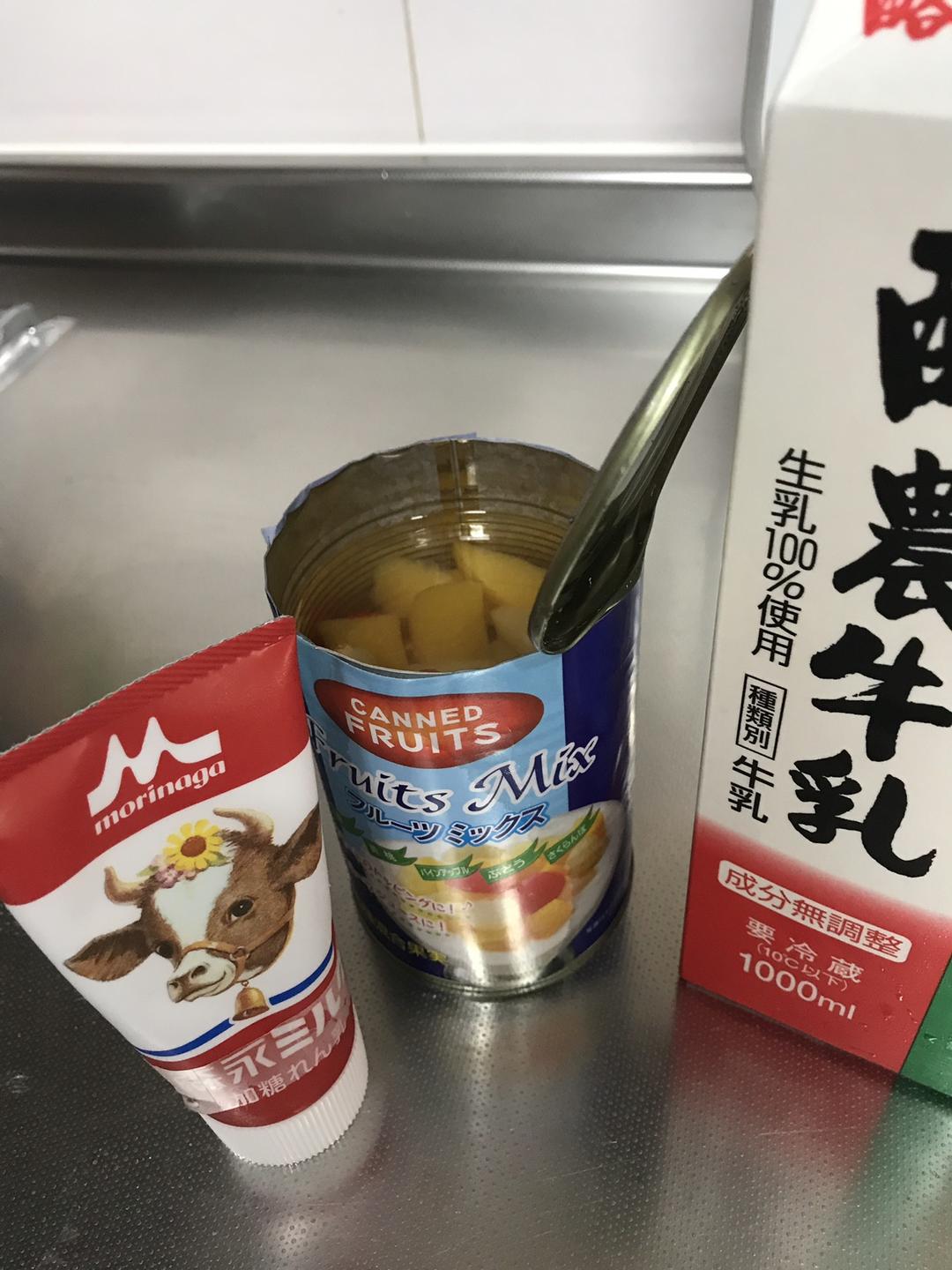 超极简单！日本九州特产白熊刨冰风味牛奶冰棒的做法 步骤1