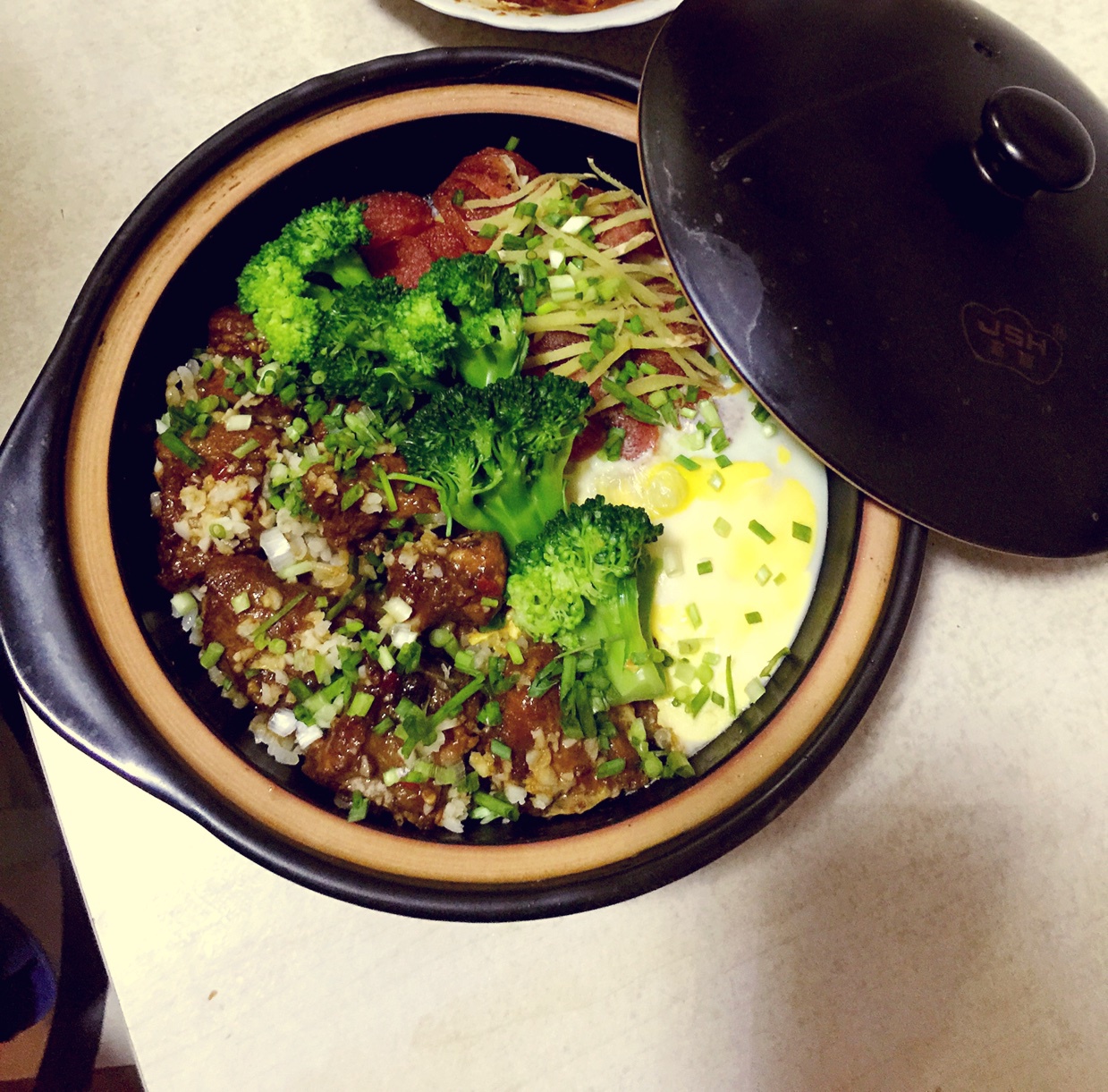 排骨腊味煲仔饭