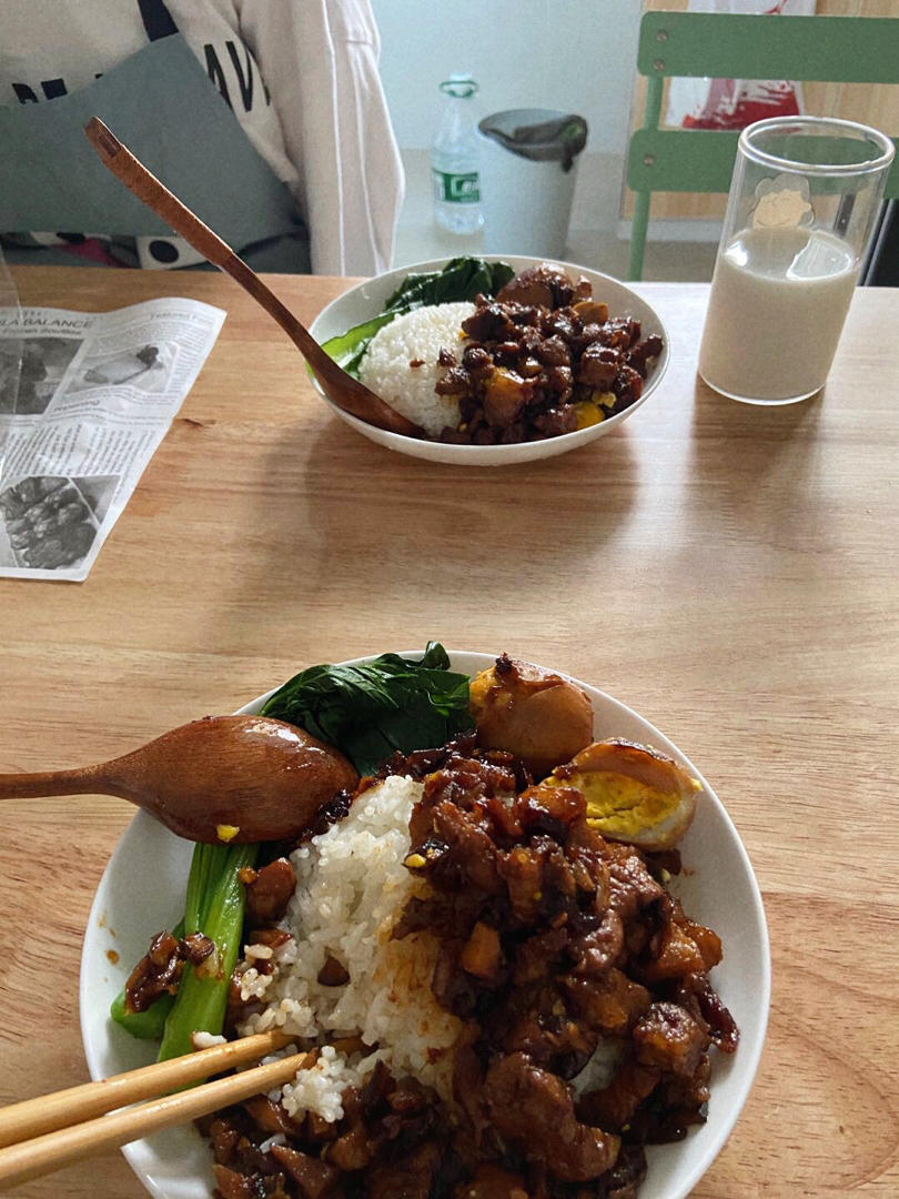 洋葱酥卤肉饭