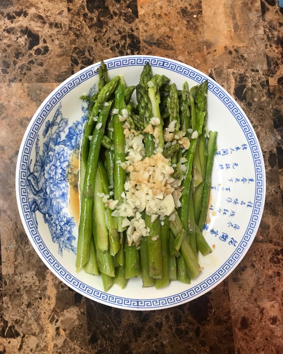油淋蒜蓉芦笋~也叫响油芦笋