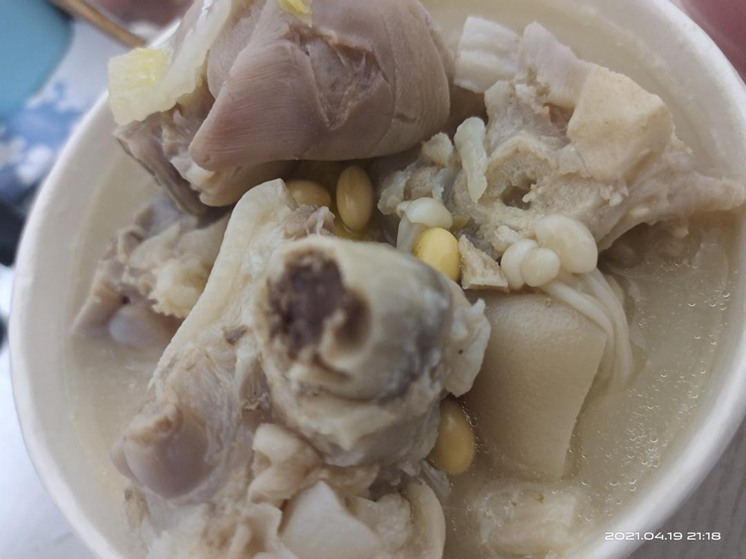 黄豆煲猪手汤