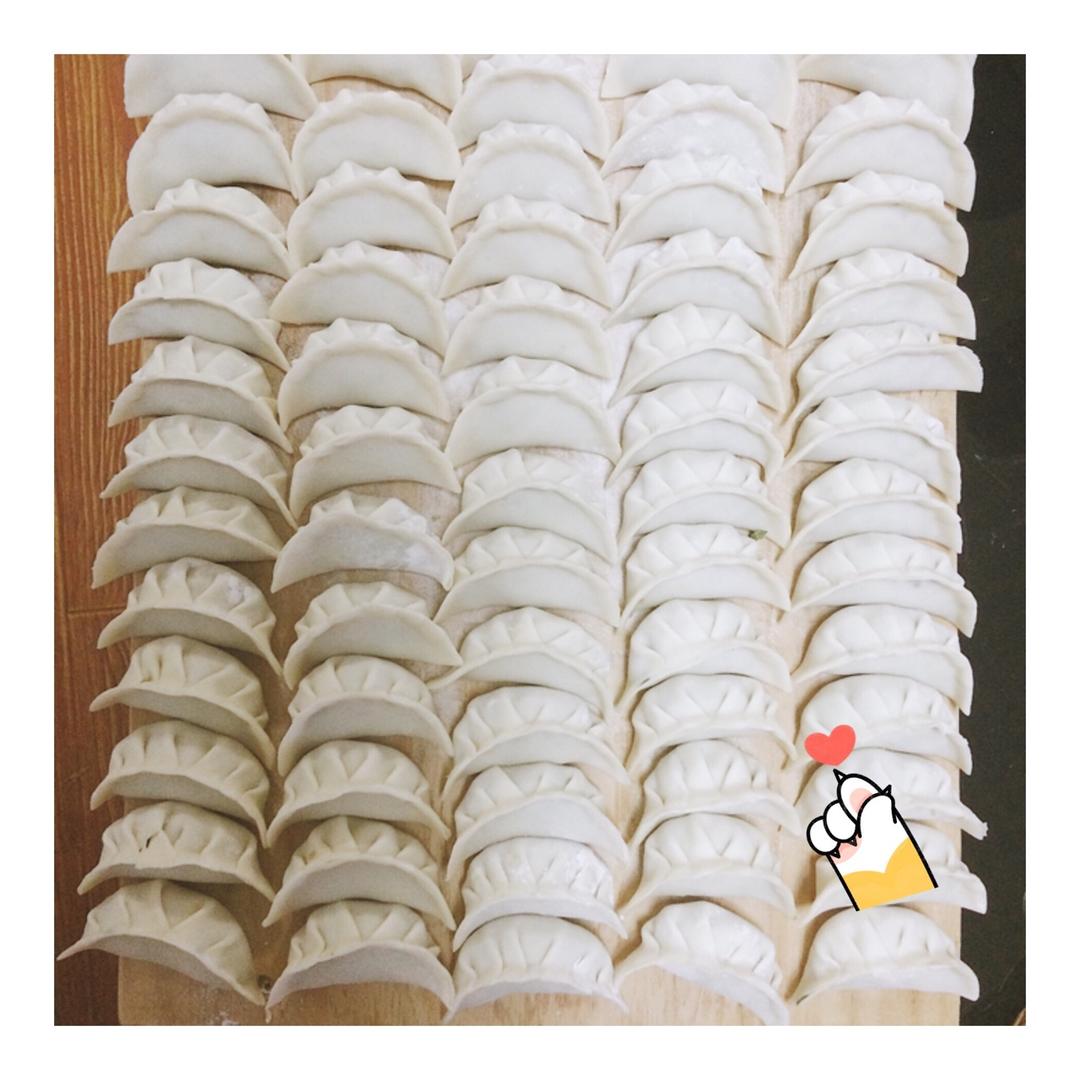 韭菜猪肉饺子(最简单最好吃又最多汁的饺子)
