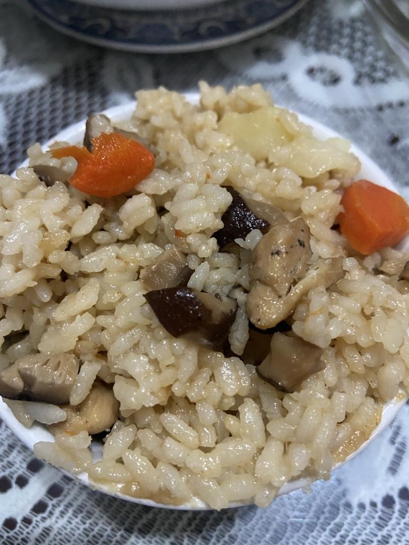 香菇鸡肉电饭煲闷饭