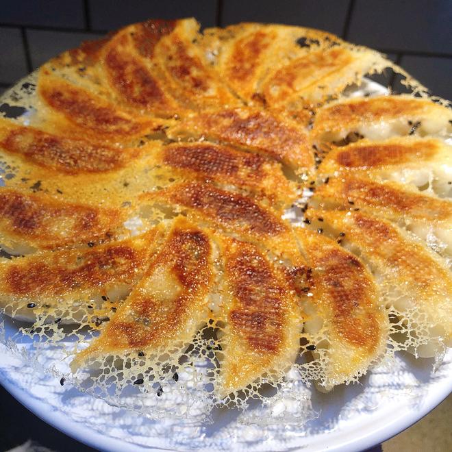 确保零失败 的日料店🥟冰花煎饺🥟的做法