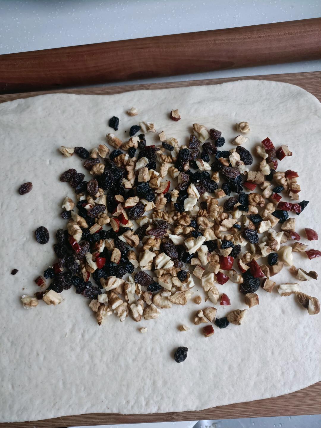 红枣核桃葡萄干馒头