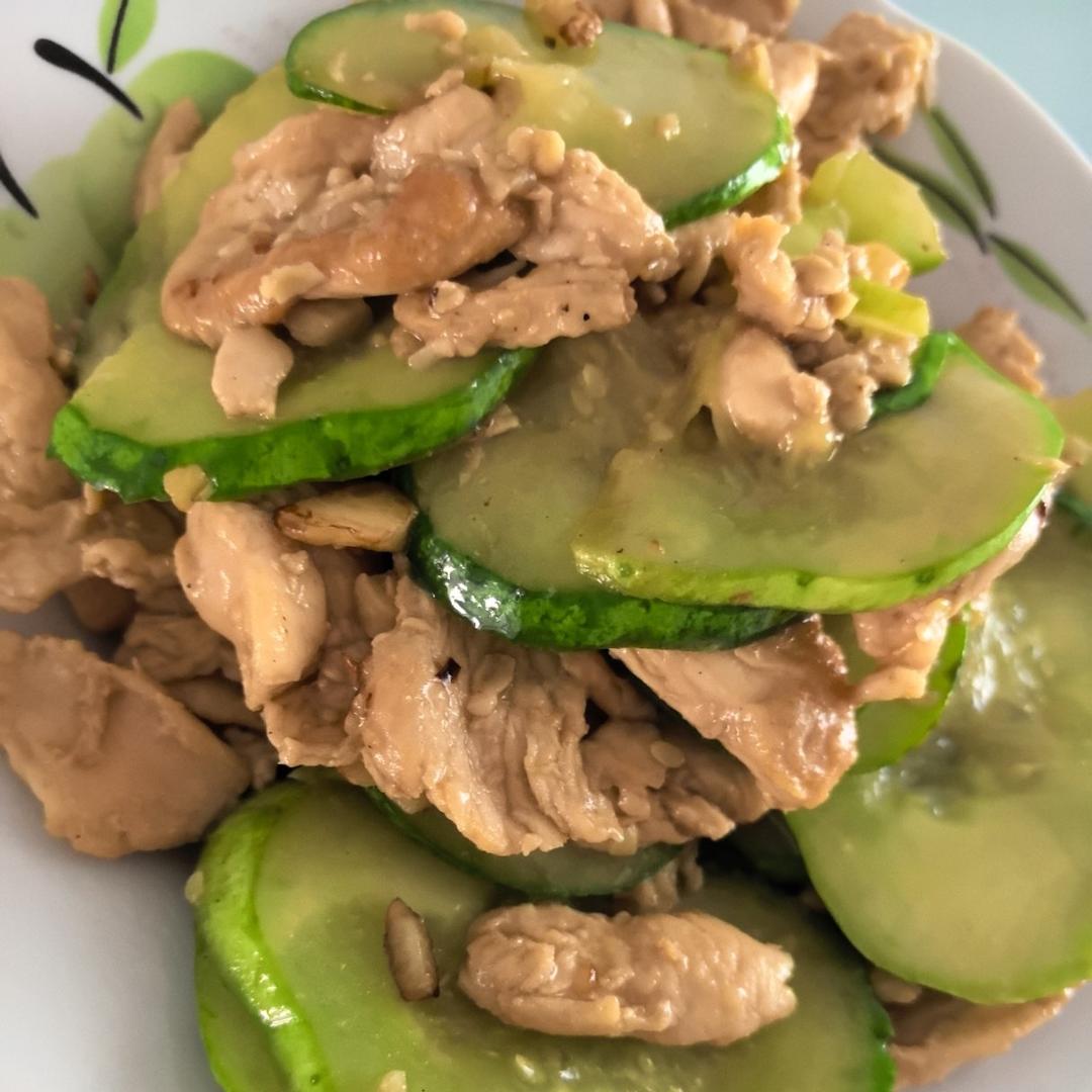 今日菜谱：黄瓜鸡胸肉片