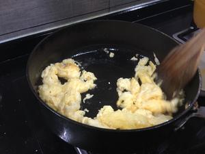 最下饭的豪华版西红柿炒鸡蛋的做法 步骤3
