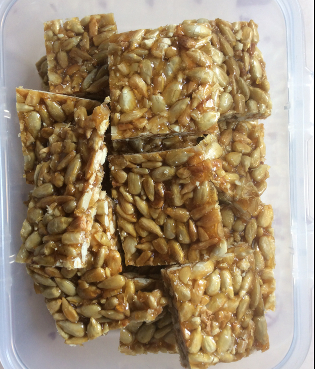 郑丘雨做的芝麻瓜子糖