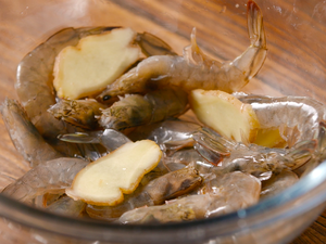 椒盐大虾，酥脆入味的制胜秘诀！的做法 步骤2