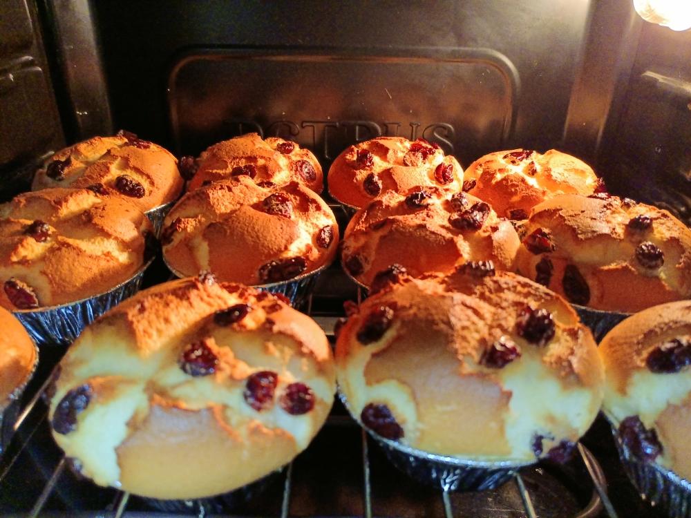 《云朵舒芙蕾》柔软、轻盈、细腻、绵密、一口下去犹如棉花糖，但又像漂浮的云朵配方