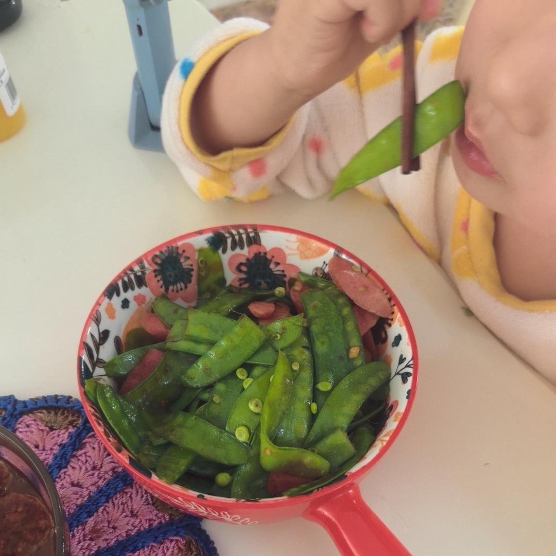 无比简单的荷兰豆炒腊肠，营养又好吃～！