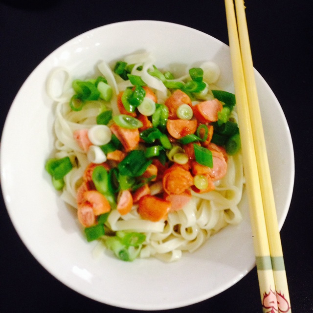 葱爆面—就是汪涵在天天向上里面做的那个啦