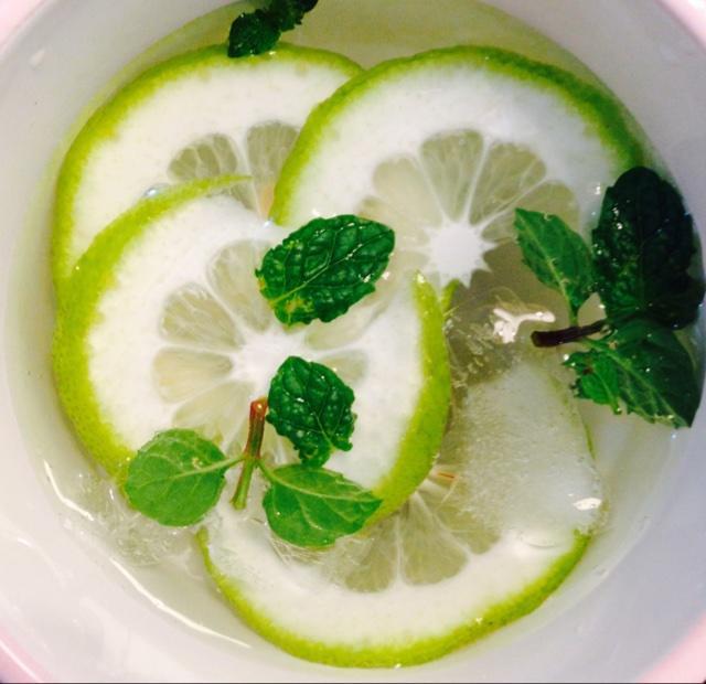 柠檬薄荷水