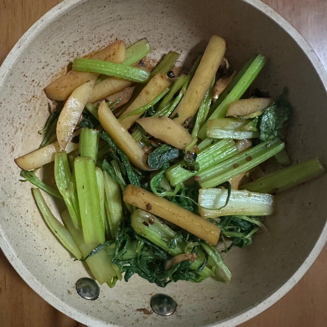 下饭菜  芹菜炒土豆丝
