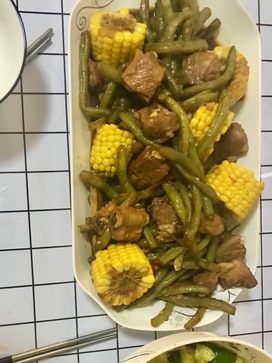 香喷喷的排骨炖土豆