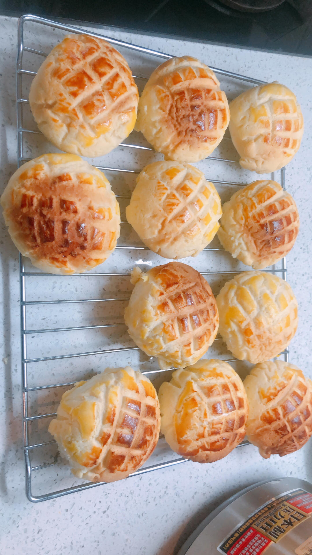好吃到炸裂的港式菠萝包（附带制作酥皮的小视频）