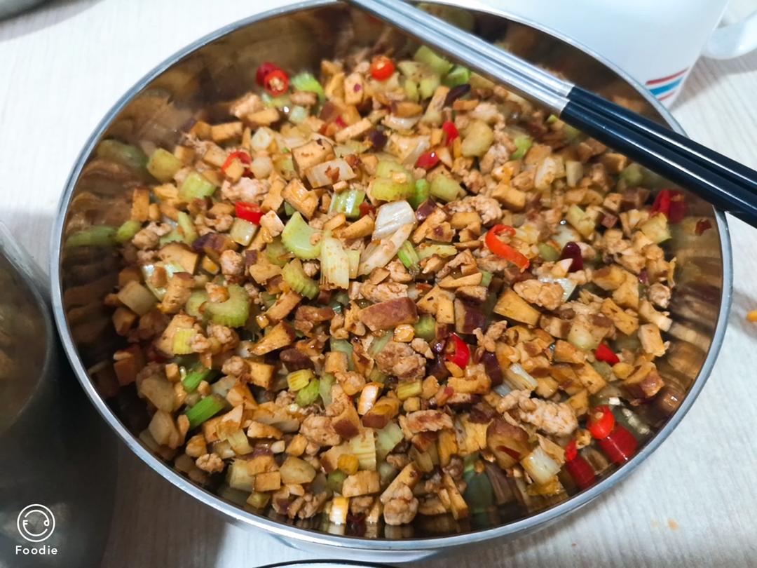 厨师长教你：“芹菜炒肉末”的家常做法，味道很赞，非常下饭