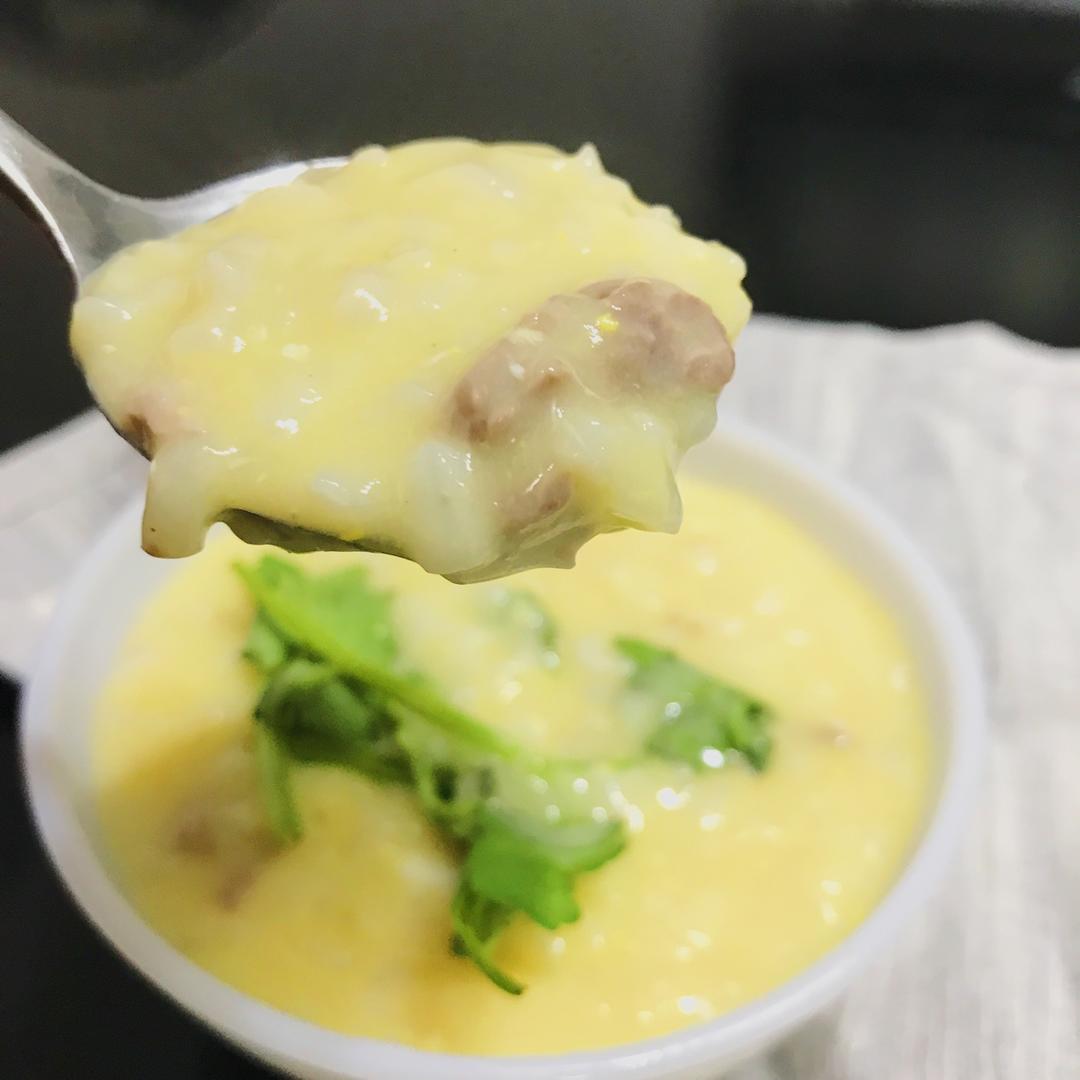 避风塘生滚窝蛋牛肉粥