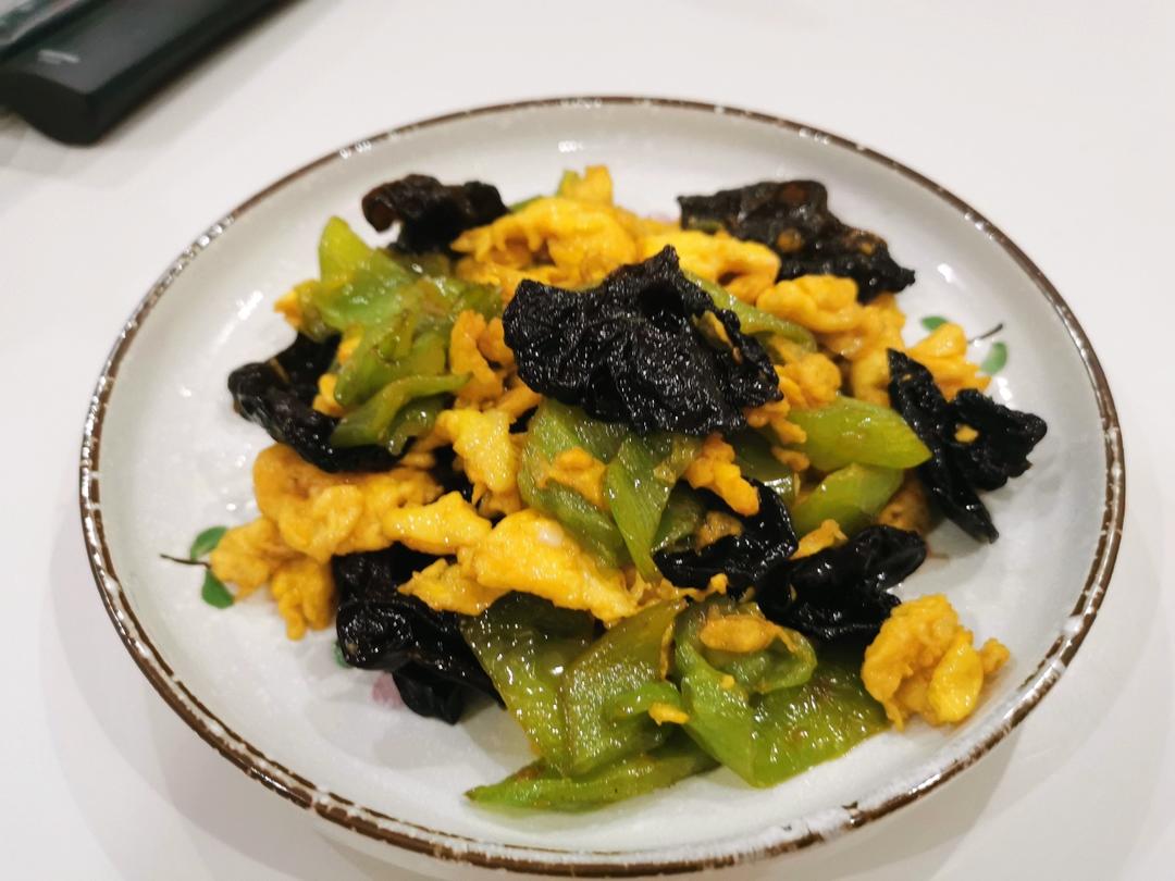 💥简单快手家常菜！青椒火腿炒鸡蛋