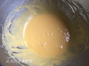 芒果系列：芒果滴落奶油蛋糕的做法 步骤4
