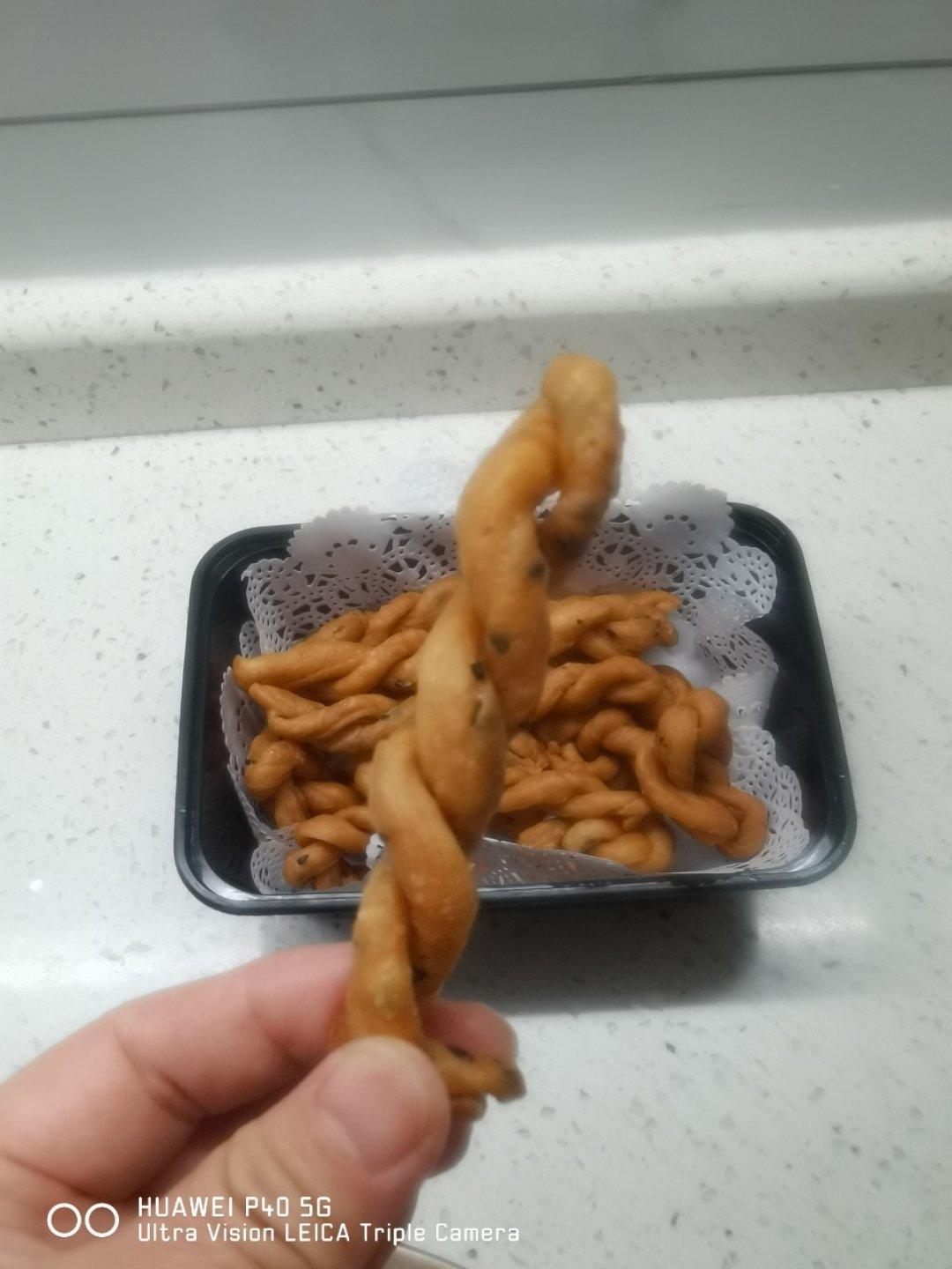 酥脆咸味小麻花