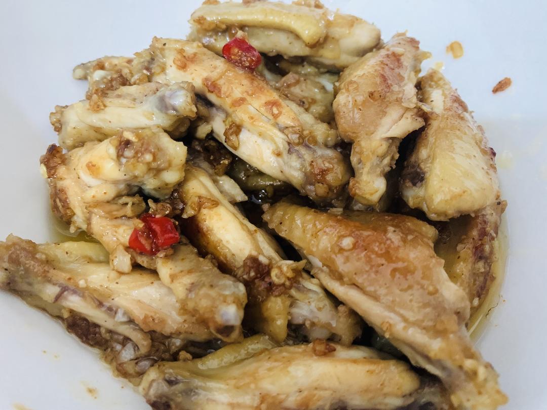 好吃到舔盘的蒜香辣鸡翅!的做法