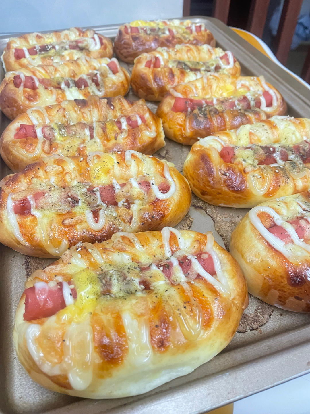 一个面团撑起一家店的台式面包—香肠面包