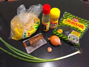 韩式鳀鱼海带豆芽汤的做法 步骤1