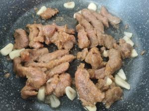 芹菜蚝油牛柳的做法 步骤1