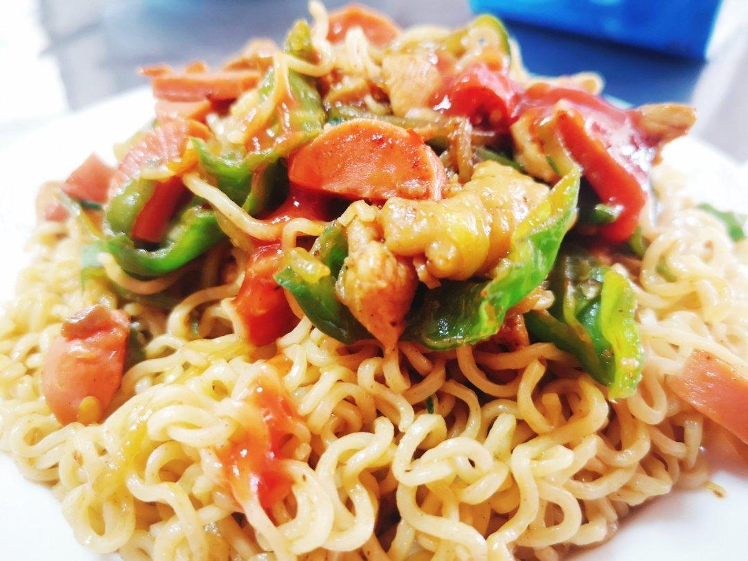 路边摊风味炒方便面