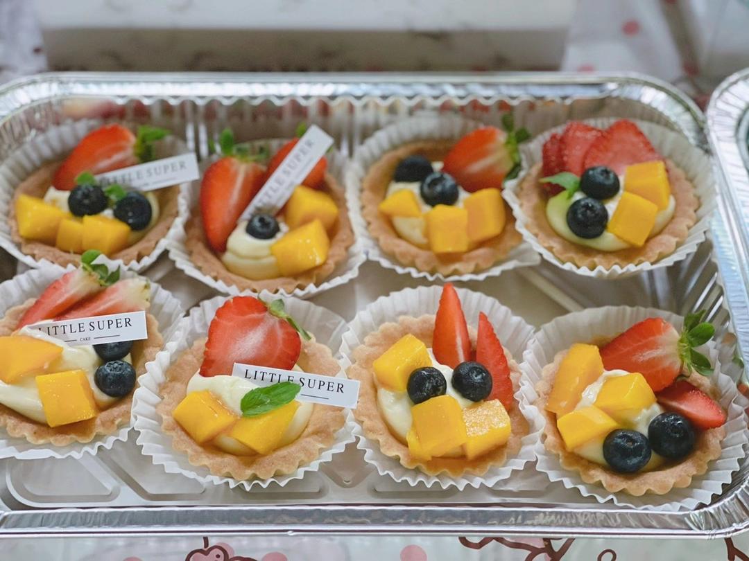 卡仕达，卡仕达酱，香甜可口，细腻顺滑，冷藏后更加冰爽。可做泡芙内馅，涂抹面包。下面的链接是泡芙作品。