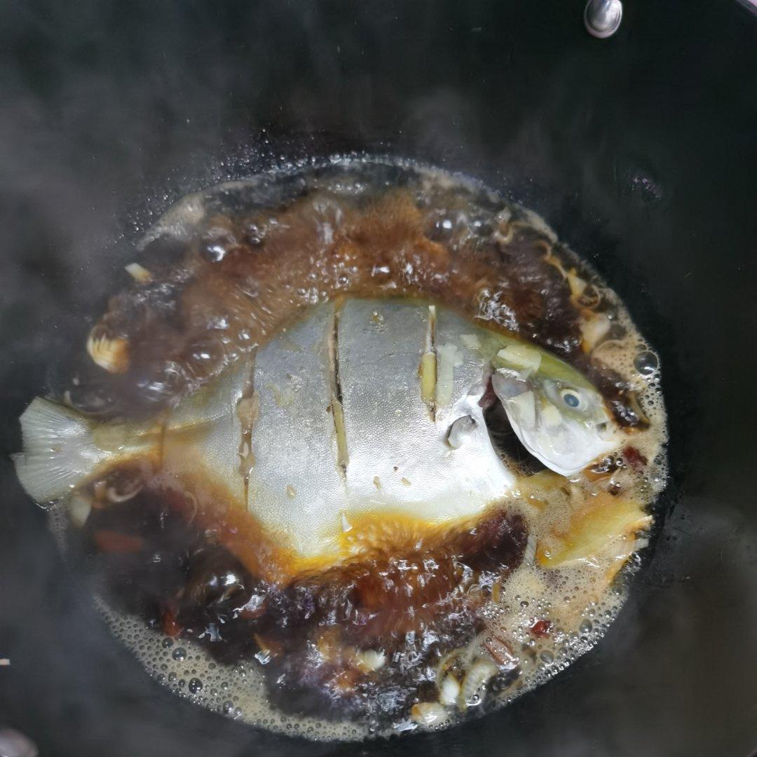 炖鲳鱼（超简单）（超鲜嫩）