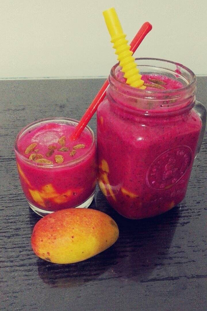 火龙果奶昔