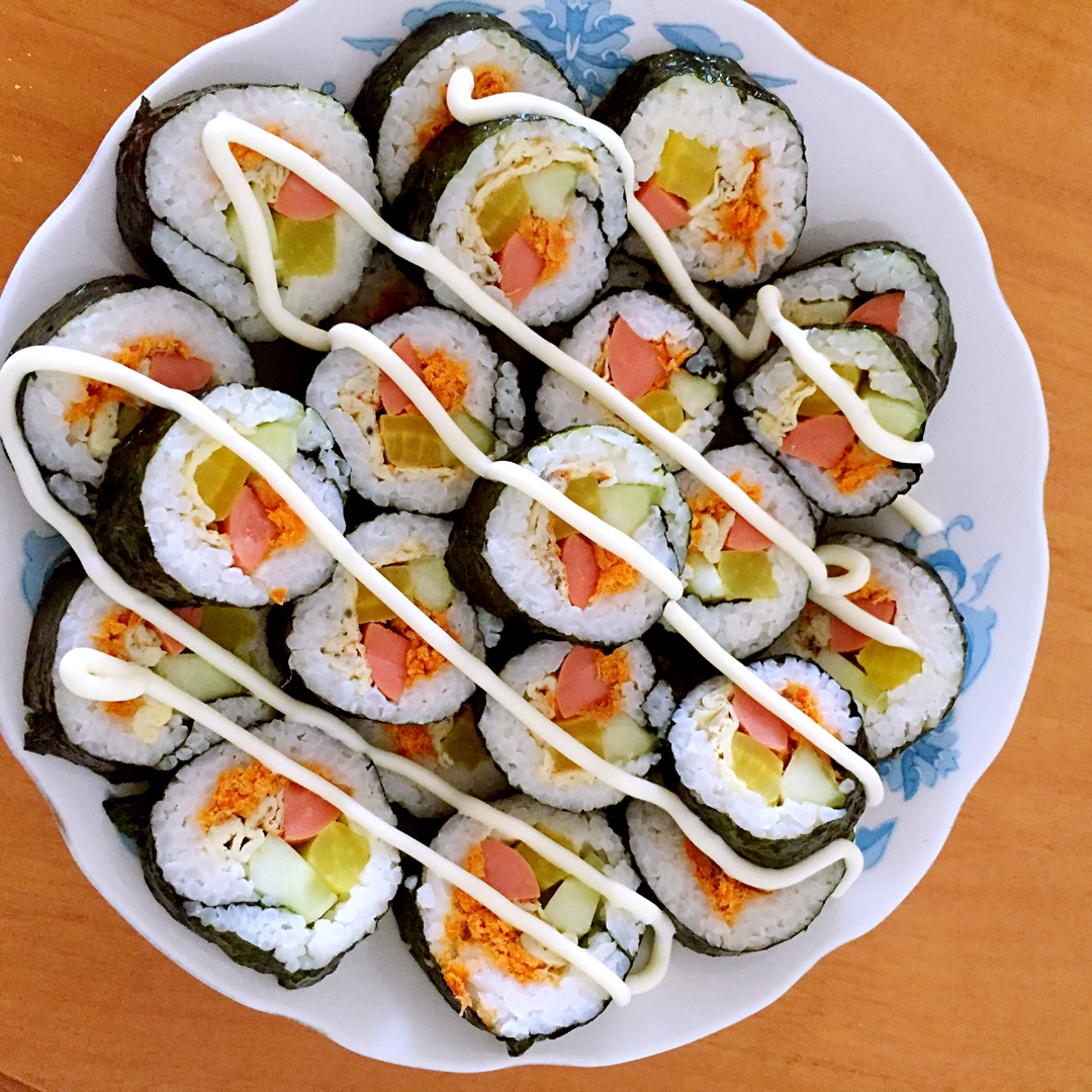 懿沛沛做的简单的紫菜包饭