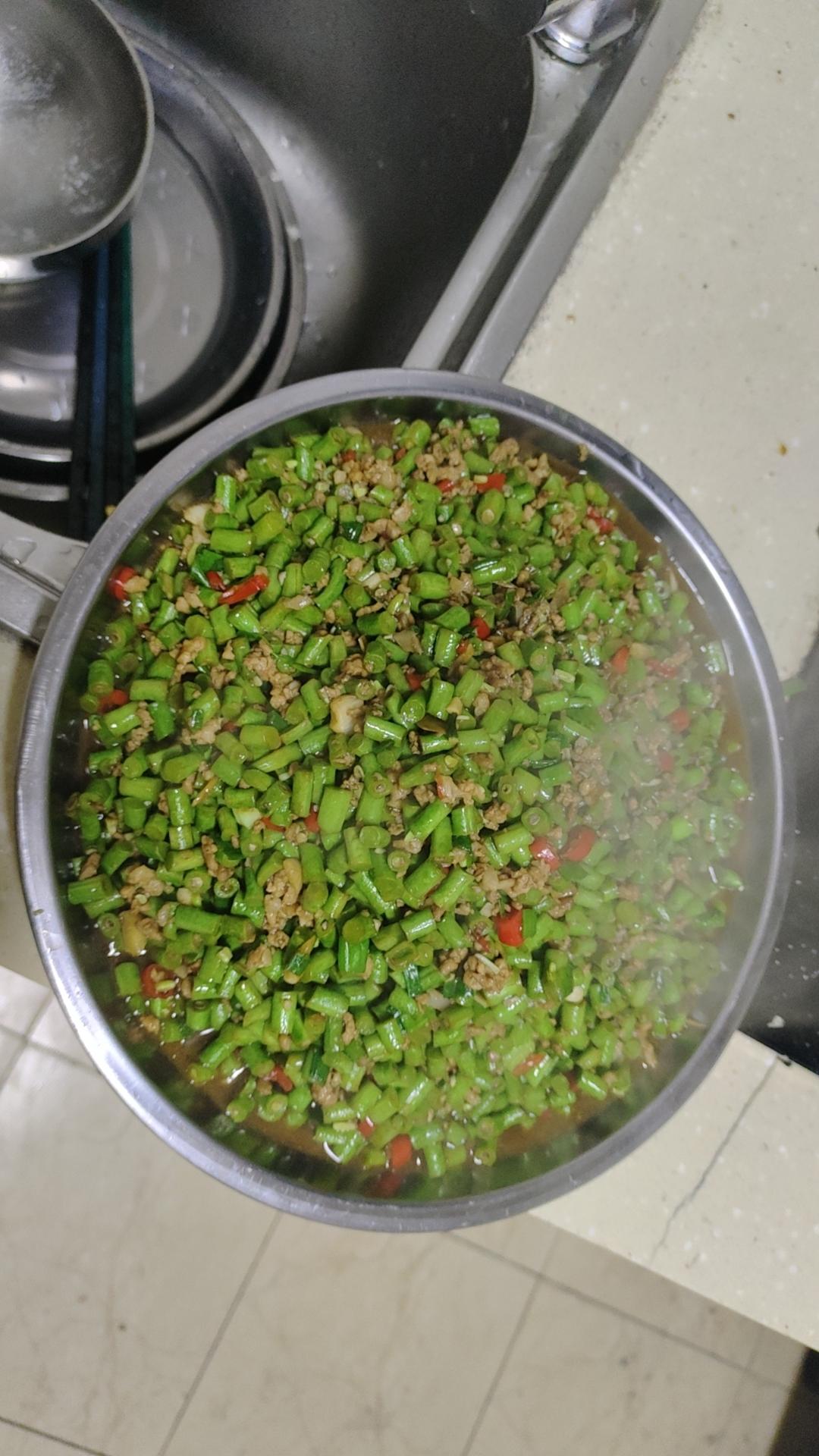 超简单的下饭菜🔥肉末豆角，好吃到流泪