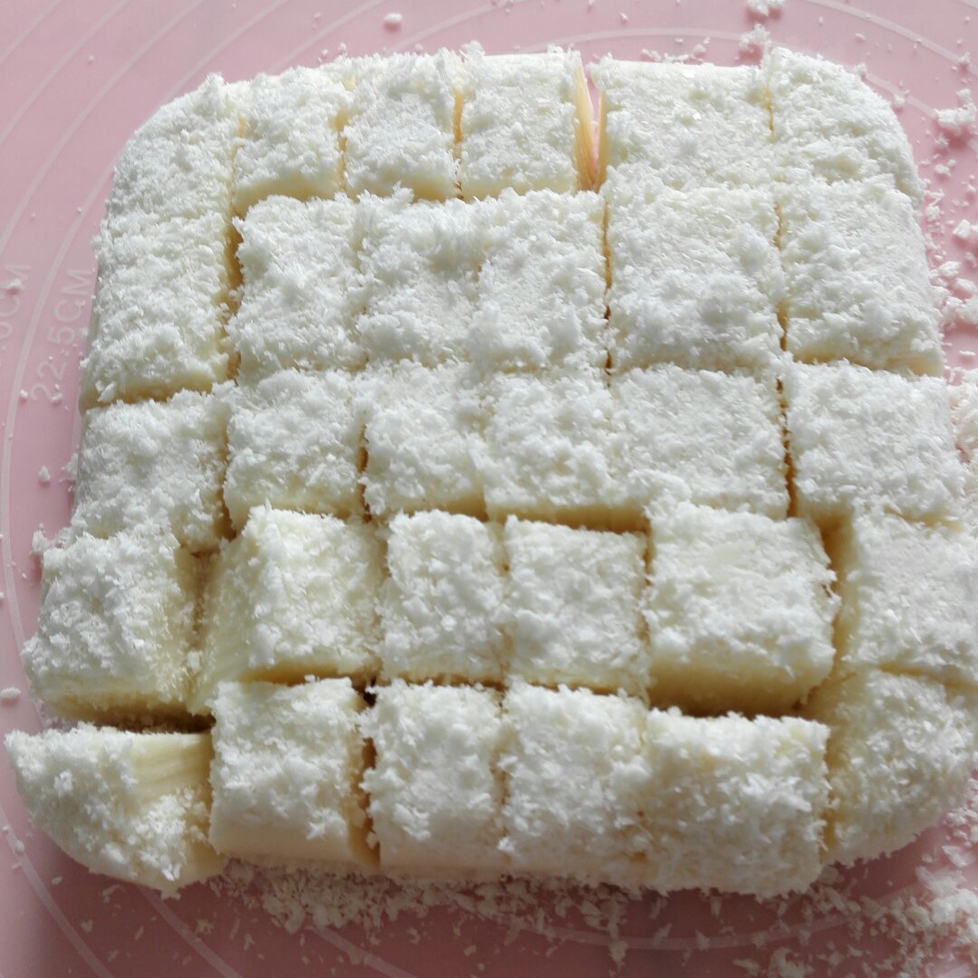椰丝牛奶小方糕