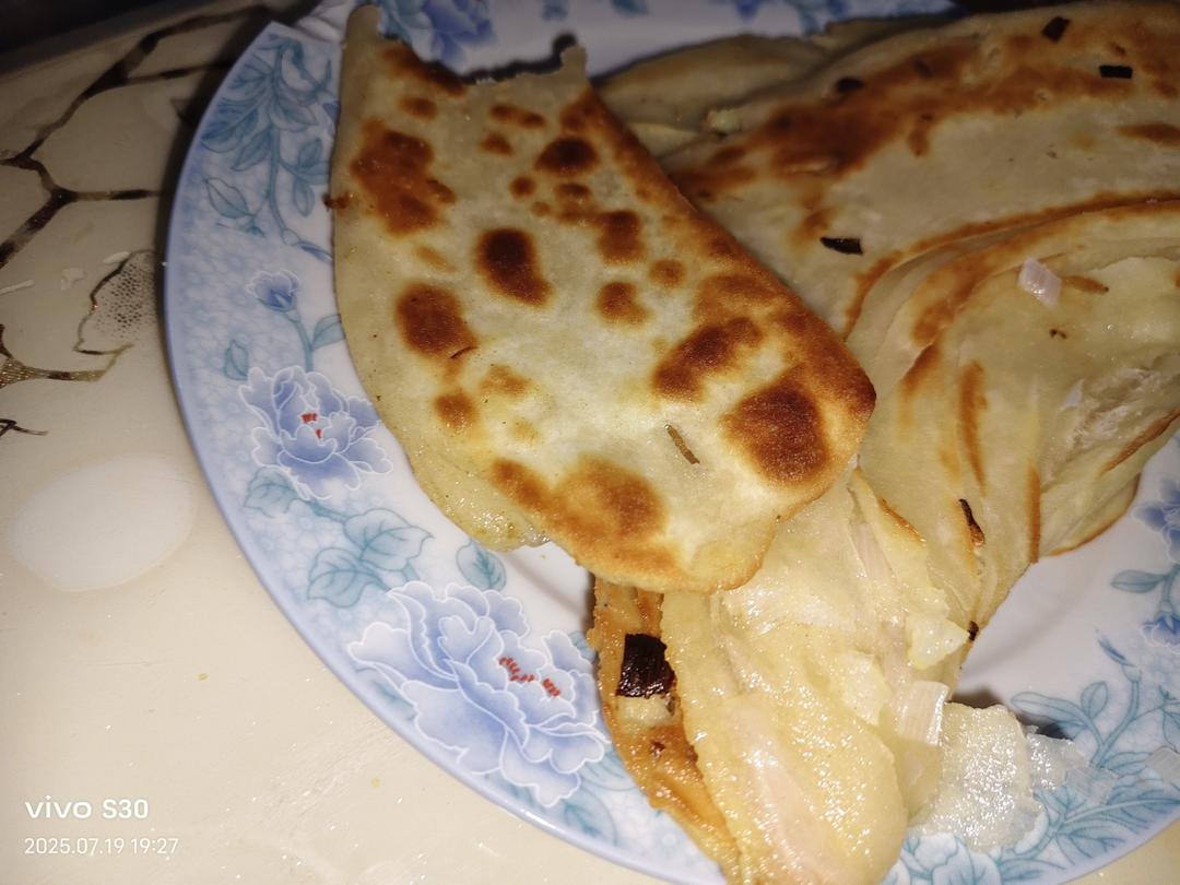 家常葱油饼 柔软多层 凉了也不硬 附细节视频详解