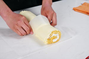 奥利奥咸奶油蛋糕卷  不一样的蛋糕卷 奥利奥夹心的用法的做法 步骤19