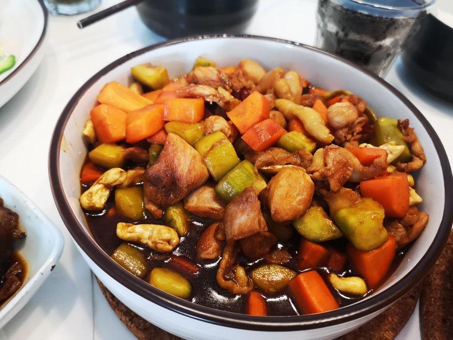 宫爆腰果鸡丁