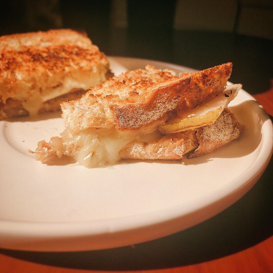Grilled Brie & Pear Sandwich 布里干酪甜梨三明治