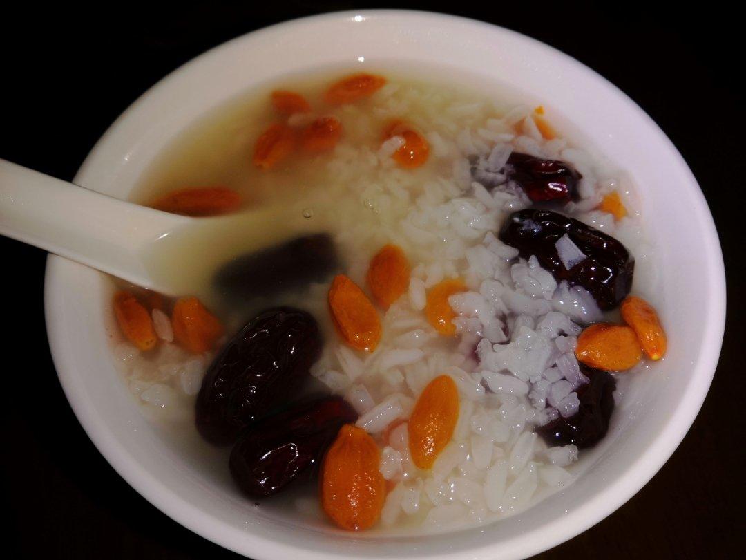 桂圆红枣糯米粥