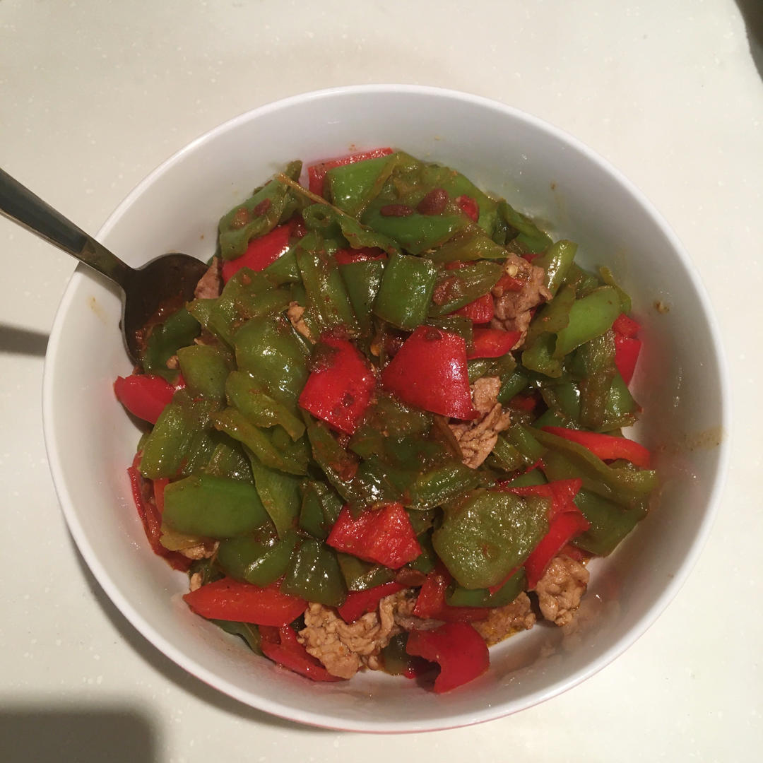 五花肉炒青红椒