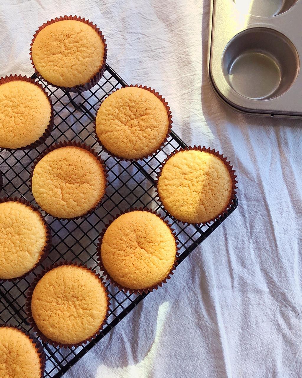 蔡蔡啦_做的海绵纸杯蛋糕