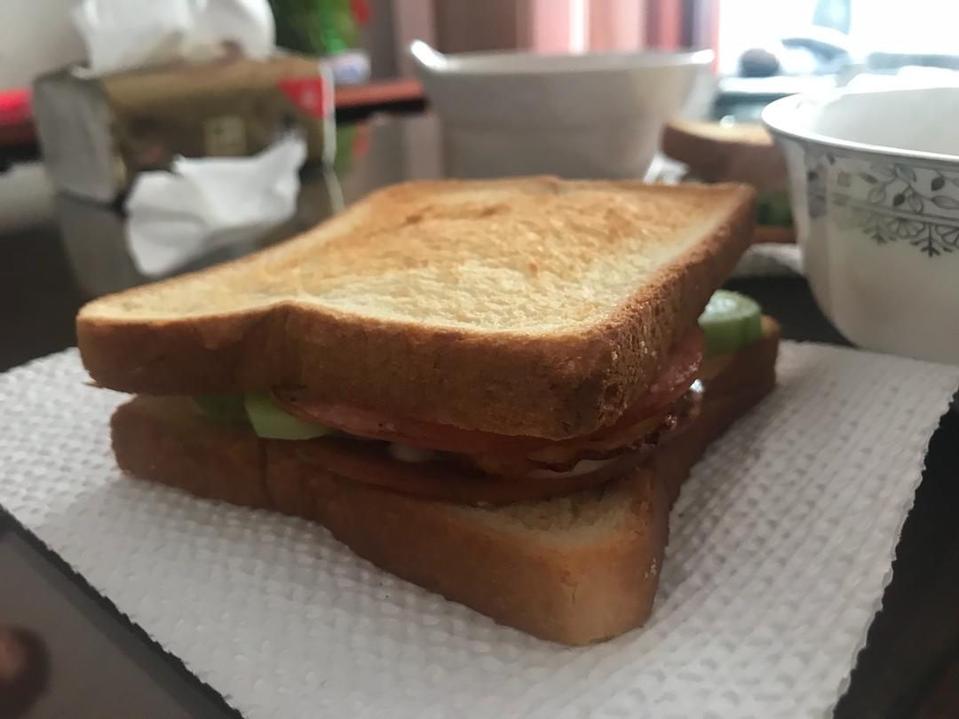 火腿芝士蛋三文治