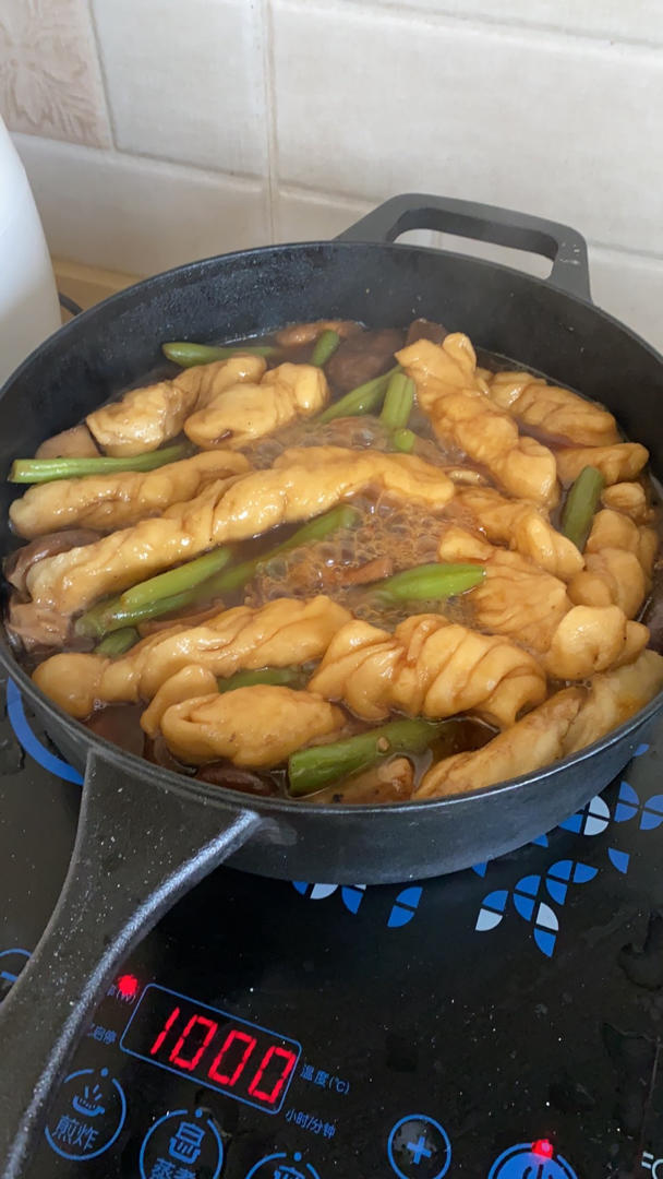 平谷特色美食-铁锅粘卷子