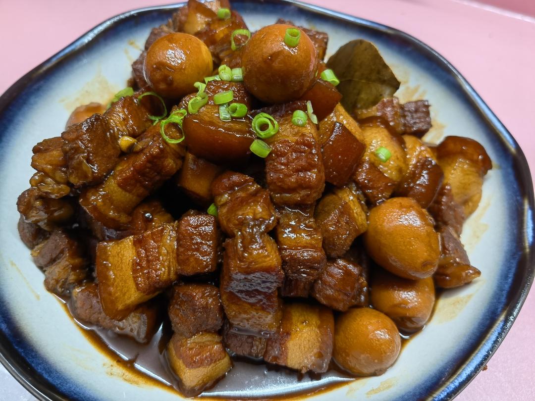 加了鹌鹑蛋后，这盘红烧肉，美味的逆天啦——鹌鹑蛋烧肉（孔瑶食谱）