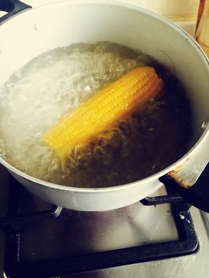 香烤玉米的做法 步骤1